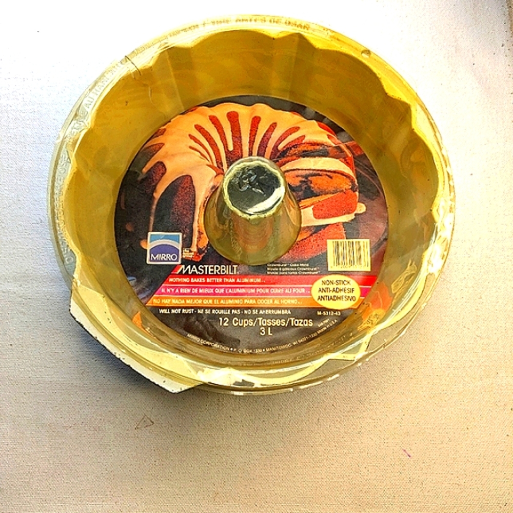 Vintage Nortic Ware Yellow Bundt Cake Pan NWOT Retro Heavy 10" Fluted O-2